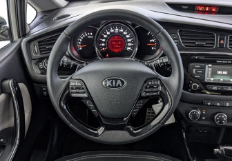 Подержанный автомобиль Kia Ceed Hatchback 2014 года (22 фото)