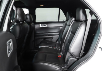 Подержанный автомобиль Ford Explorer 2012 года (19 фото)