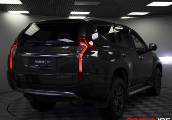 Подержанный автомобиль Mitsubishi Pajero Sport 2017 года (23 фото)