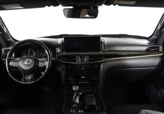 Подержанный автомобиль Lexus LX 2016 года (12 фото)