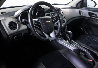 Подержанный автомобиль Chevrolet Cruze Sedan 2012 года (14 фото)