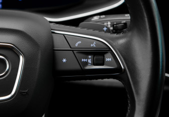Подержанный автомобиль Audi Q8 2019 года (17 фото)