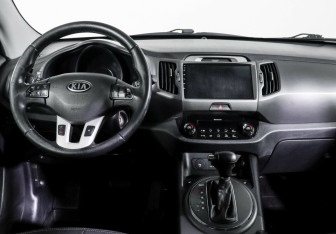 Подержанный автомобиль Kia Sportage 2012 года (9 фото)