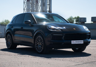 Подержанный автомобиль Porsche Cayenne 2020 года (3 фото)