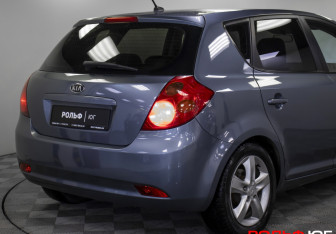 Подержанный автомобиль Kia Ceed Hatchback 2008 года (25 фото)