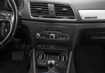 Подержанный автомобиль Audi Q3 2016 года (16 фото)