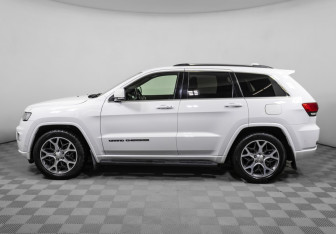 Подержанный автомобиль Jeep Grand Cherokee 2019 года (8 фото)