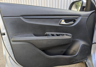 Подержанный автомобиль Kia Rio Hatchback 2021 года (19 фото)