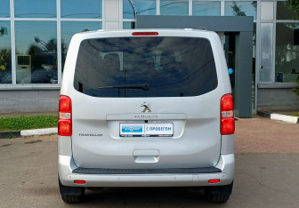 Подержанный автомобиль Peugeot Traveller 2019 года (6 фото)