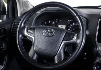 Подержанный автомобиль Toyota Land Cruiser Prado 2019 года (14 фото)