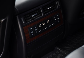 Подержанный автомобиль Toyota Land Cruiser Suv 2017 года (15 фото)