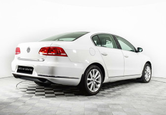 Подержанный автомобиль Volkswagen Passat Sedan 2011 года (3 фото)