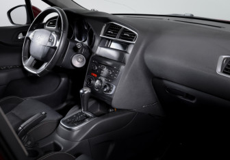 Подержанный автомобиль Citroen C4 Hatchback 2012 года (9 фото)