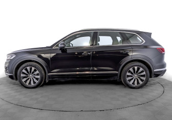 Подержанный автомобиль Volkswagen Touareg 2019 года (8 фото)