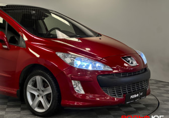 Подержанный автомобиль Peugeot 308 Hatchback 2010 года (21 фото)
