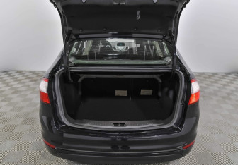 Подержанный автомобиль Ford Fiesta Sedan 2018 года (11 фото)