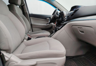 Подержанный автомобиль Chevrolet Orlando 2011 года (10 фото)
