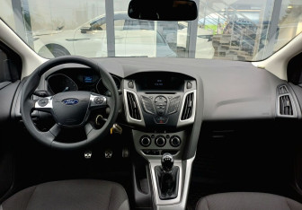Подержанный автомобиль Ford Focus Hatchback 2012 года (11 фото)