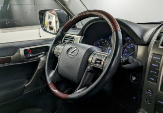Подержанный автомобиль Lexus GX 2011 года (26 фото)