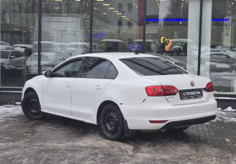 Подержанный автомобиль Volkswagen Jetta Sedan 2013 года (6 фото)