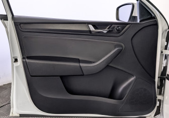 Подержанный автомобиль Skoda Rapid Liftback 2021 года (19 фото)