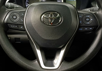 Подержанный автомобиль Toyota Corolla Hatchback 2023 года (13 фото)