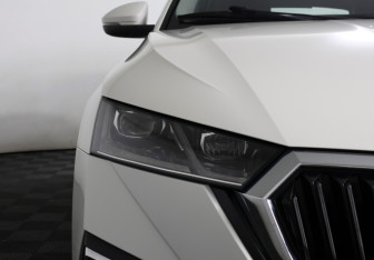 Подержанный автомобиль Skoda Octavia Liftback 2022 года (25 фото)