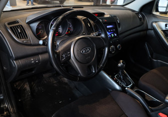 Подержанный автомобиль Kia Cerato Sedan 2010 года (12 фото)