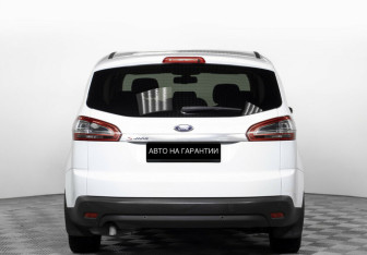 Подержанный автомобиль Ford S-MAX 2013 года (4 фото)