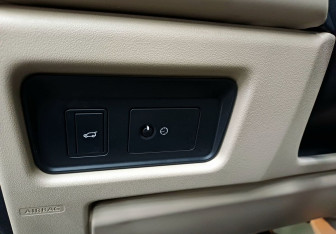 Подержанный автомобиль Land Rover Discovery Sport 2017 года (22 фото)