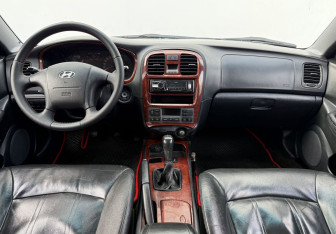Подержанный автомобиль Hyundai Sonata 2005 года (12 фото)
