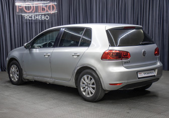 Подержанный автомобиль Volkswagen Golf Hatchback 2012 года (7 фото)