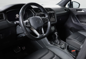 Подержанный автомобиль Volkswagen Tiguan 2021 года (14 фото)