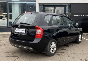 Подержанный автомобиль Kia Carens 2011 года (5 фото)