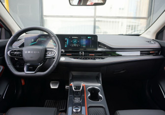 Подержанный автомобиль Omoda S5 GT 2023 года (12 фото)