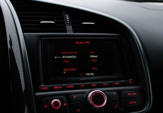 Подержанный автомобиль Audi R8 Coupe 2011 года (21 фото)