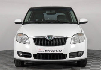 Подержанный автомобиль Skoda Fabia Hatchback 2010 года (2 фото)