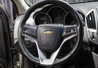 Подержанный автомобиль Chevrolet Cruze Sedan 2014 года (16 фото)