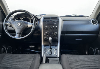 Подержанный автомобиль Suzuki Grand Vitara 2010 года (12 фото)
