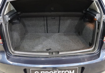 Подержанный автомобиль Volkswagen Golf Hatchback 2012 года (22 фото)