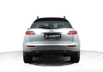 Подержанный автомобиль Infiniti FX 2003 года (6 фото)
