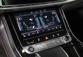 Подержанный автомобиль Audi Q7 2021 года (18 фото)