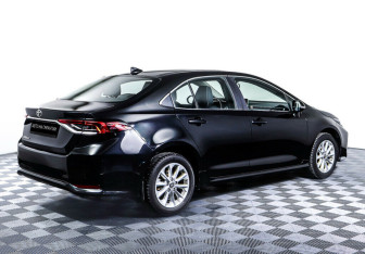 Подержанный автомобиль Toyota Corolla Sedan 2021 года (5 фото)