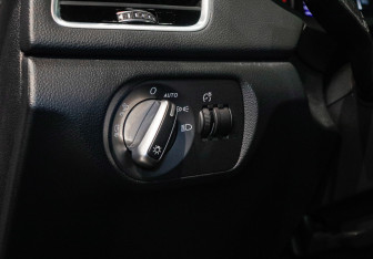 Подержанный автомобиль Audi Q3 2017 года (16 фото)