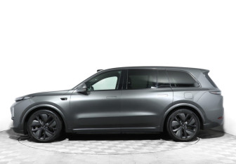 Подержанный автомобиль LiXiang L9 2024 года (8 фото)