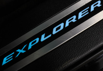 Подержанный автомобиль Ford Explorer 2014 года (23 фото)