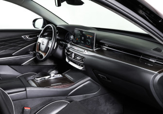 Подержанный автомобиль Kia K900 2019 года (11 фото)