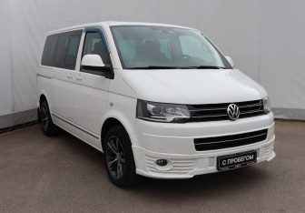Подержанный автомобиль Volkswagen Multivan 2013 года (3 фото)