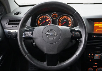 Подержанный автомобиль Opel Astra Hatchback 2007 года (10 фото)
