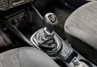 Подержанный автомобиль Kia Rio Sedan 2012 года (27 фото)